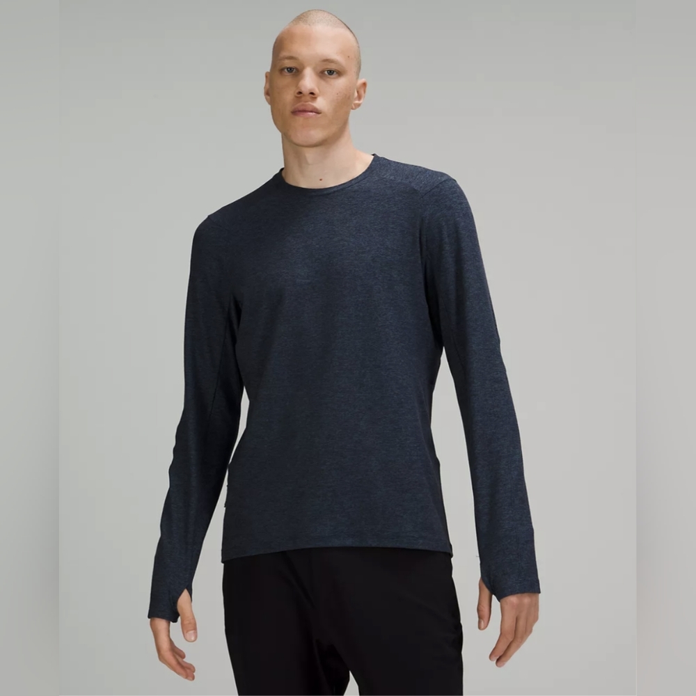 Lululemon is Mens Surge Warm Long Sleeve Shirt size M Navy